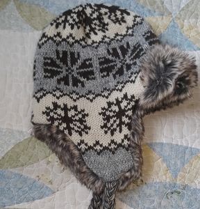 Snowboarding fur beanie